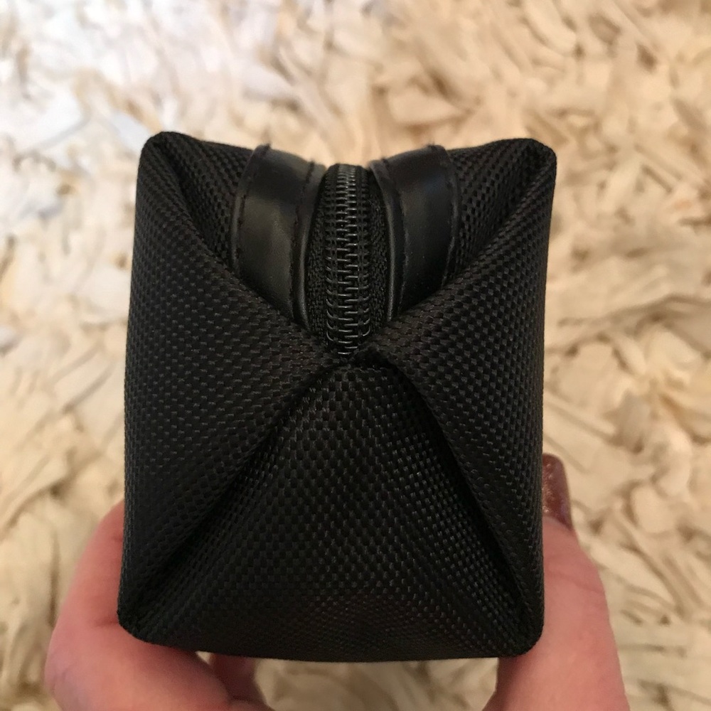 Tumi Cosmetic Case Dock Kit - image 6